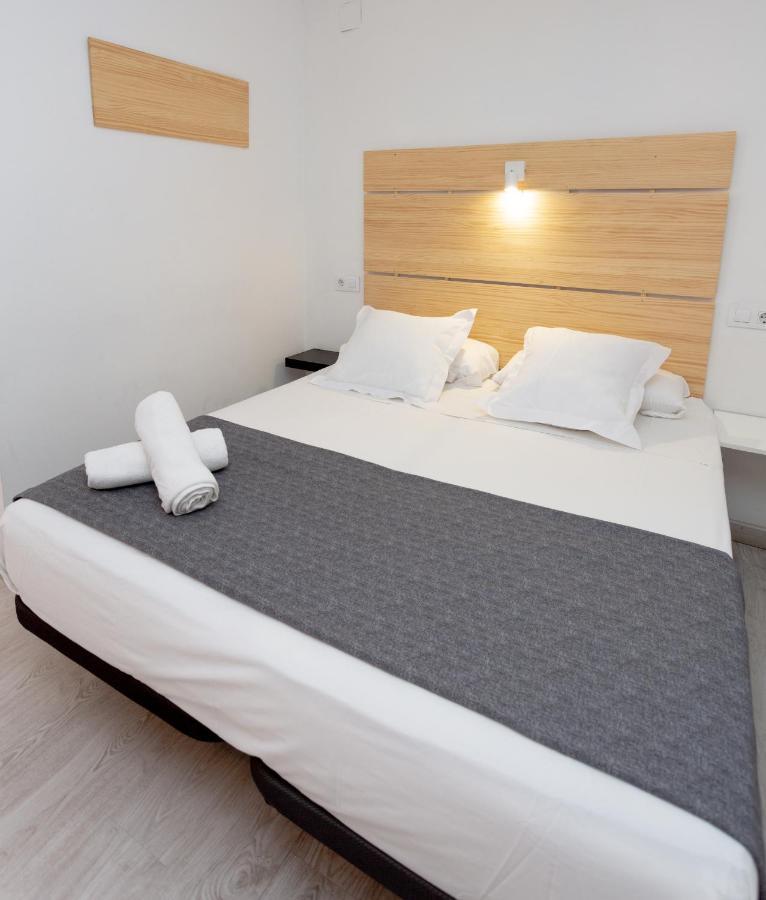 Easy Sants By Bossh! (Adults Only) Hostel Barcelona Bagian luar foto