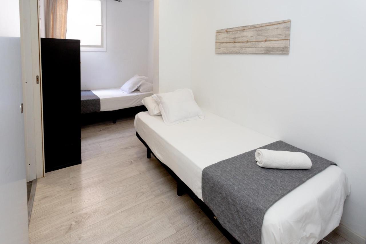 Easy Sants By Bossh! (Adults Only) Hostel Barcelona Bagian luar foto