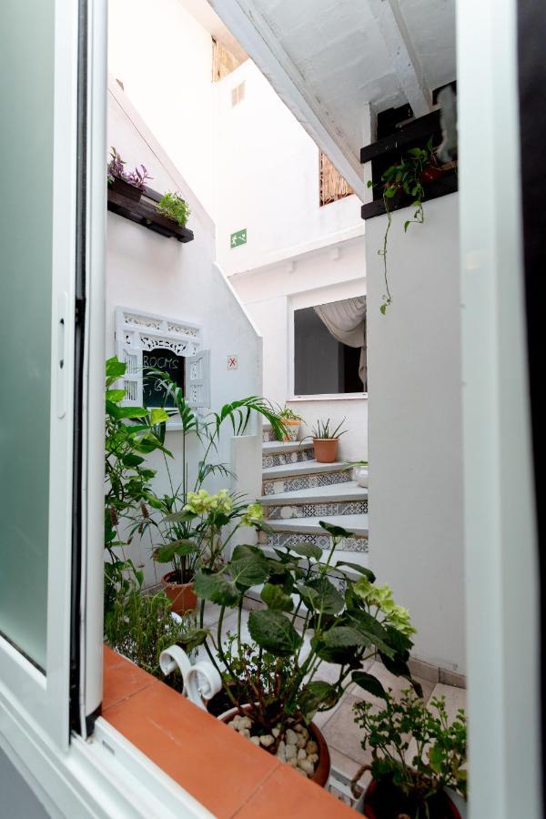 Easy Sants By Bossh! (Adults Only) Hostel Barcelona Bagian luar foto