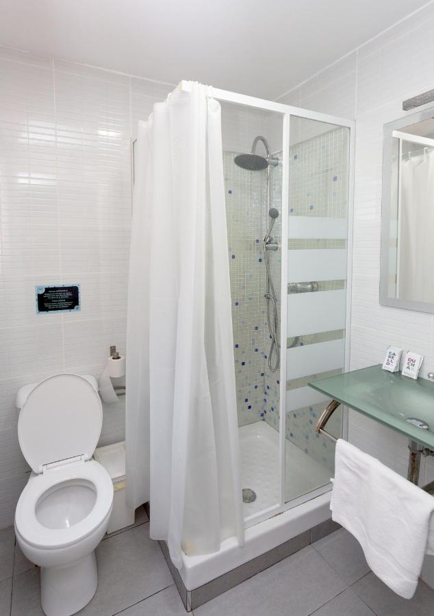 Easy Sants By Bossh! (Adults Only) Hostel Barcelona Bagian luar foto