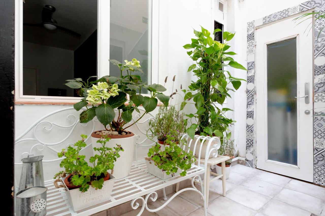 Easy Sants By Bossh! (Adults Only) Hostel Barcelona Bagian luar foto
