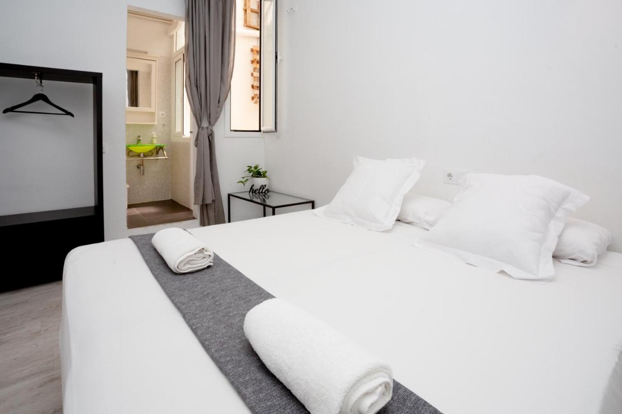 Easy Sants By Bossh! (Adults Only) Hostel Barcelona Bagian luar foto