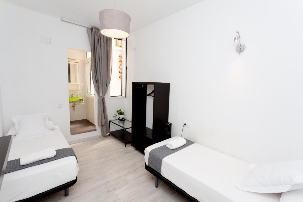 Easy Sants By Bossh! (Adults Only) Hostel Barcelona Bagian luar foto