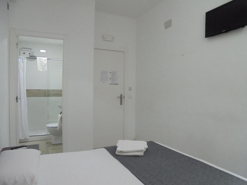 Easy Sants By Bossh! (Adults Only) Hostel Barcelona Bagian luar foto