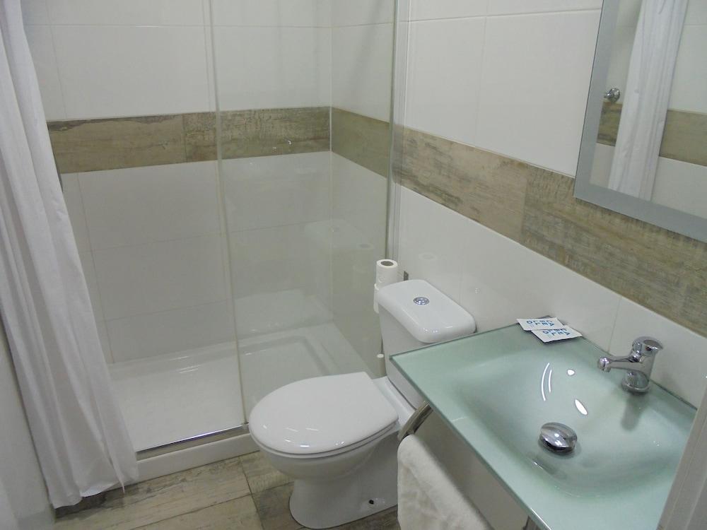 Easy Sants By Bossh! (Adults Only) Hostel Barcelona Bagian luar foto