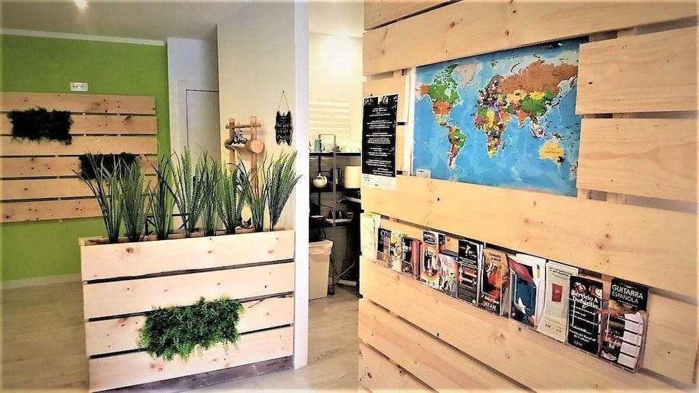 Easy Sants By Bossh! (Adults Only) Hostel Barcelona Bagian luar foto