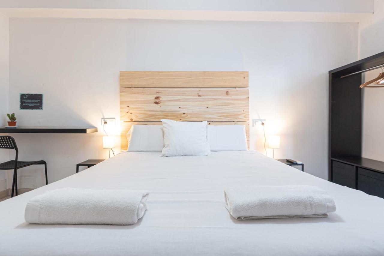 Easy Sants By Bossh! (Adults Only) Hostel Barcelona Bagian luar foto